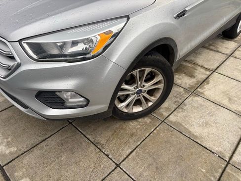 Used 2018 Ford Escape SE image 2