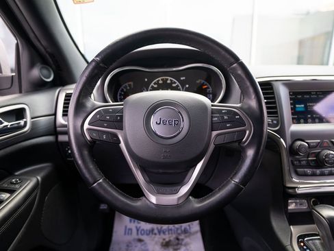 Used 2021 Jeep Grand Cherokee Laredo image 25