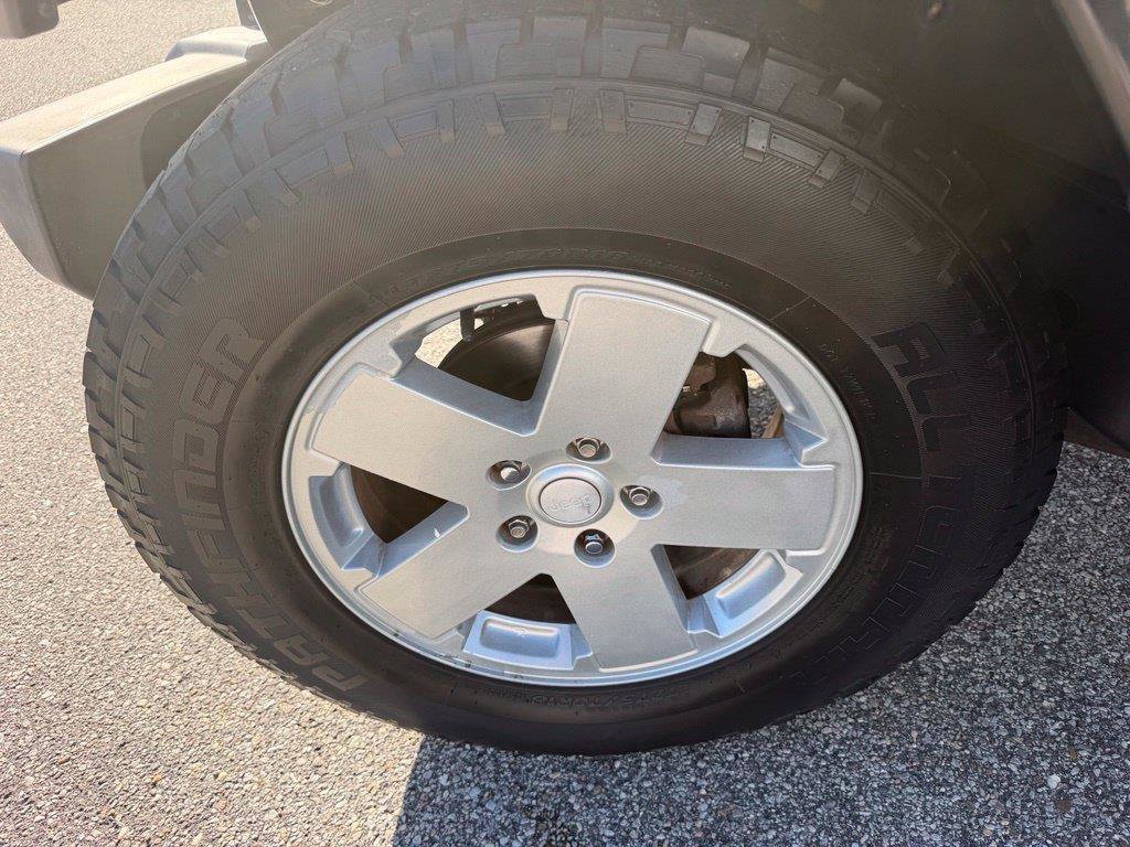 Used 2012 Jeep Wrangler Unlimited Sahara AWD/4WD image 24