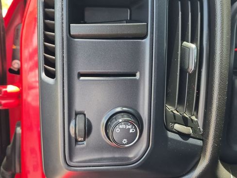 Used 2019 Chevrolet Silverado 1500 Custom w/ Custom Convenience Package AWD/4WD image 16