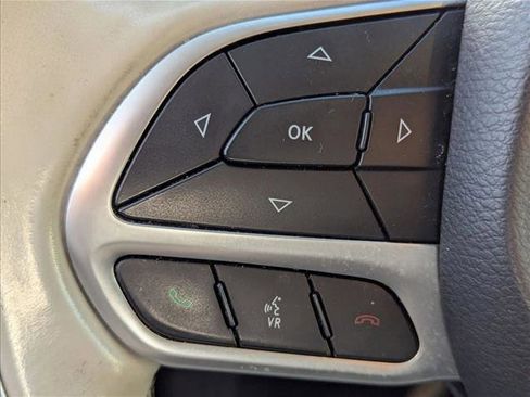 Used 2018 Chrysler Pacifica Limited image 5