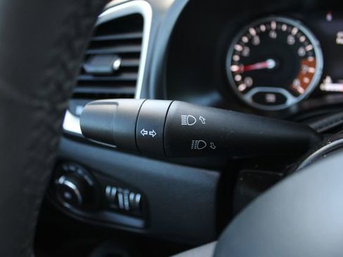 Used 2021 Jeep Renegade Latitude AWD/4WD image 4
