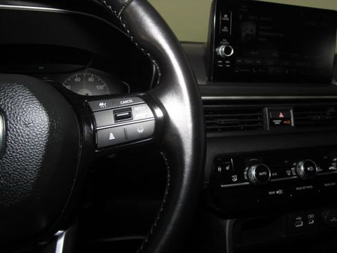 Certified 2025 Honda Pilot Touring image 6