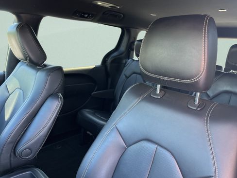 Used 2025 Chrysler Pacifica Select FWD image 14