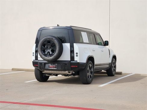 New 2026 Land Rover Defender 110 X-Dynamic SE image 4