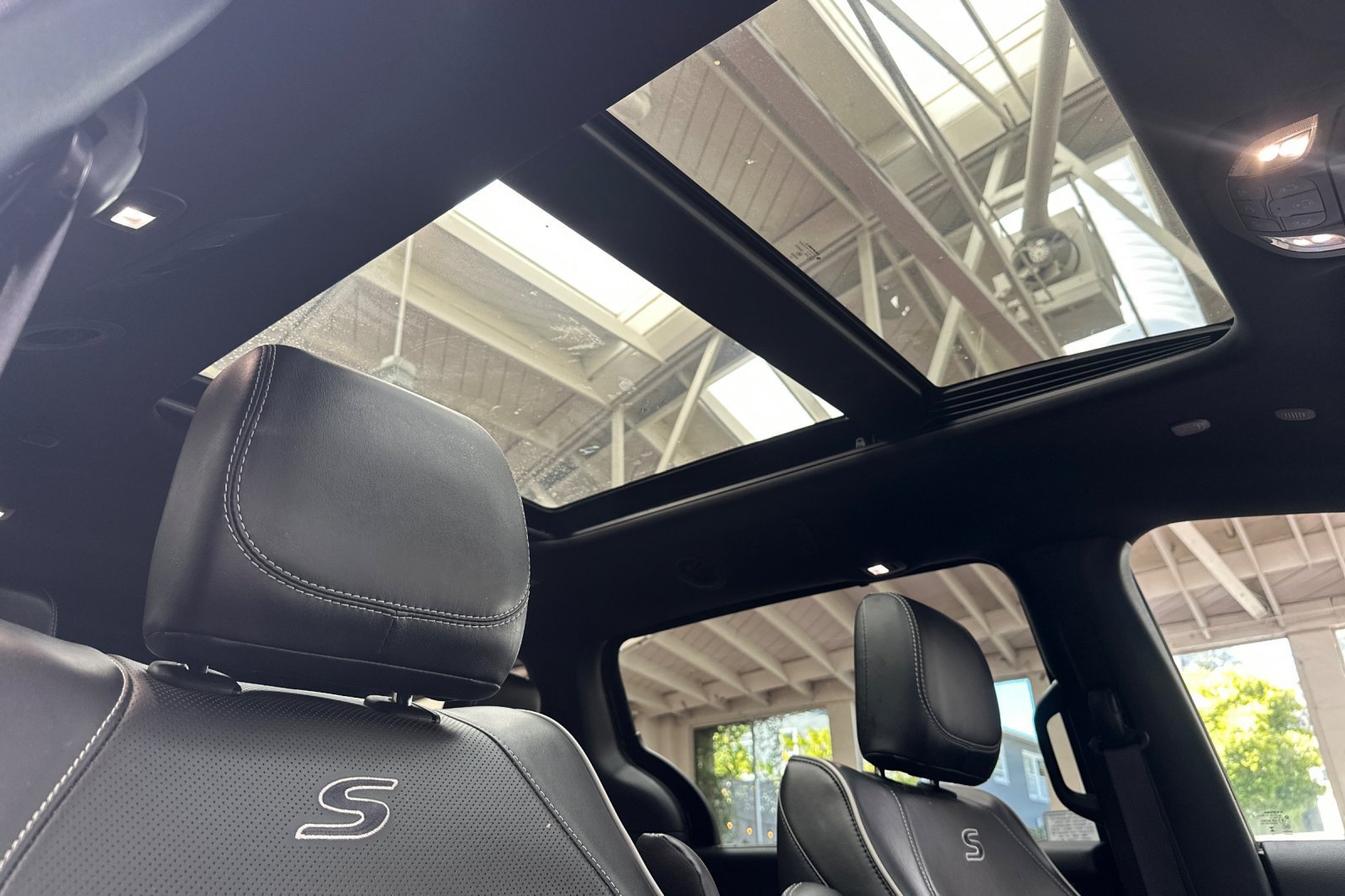Used 2025 Chrysler Pacifica Limited FWD image 23