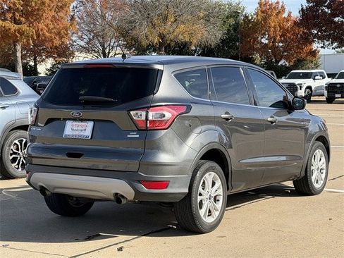 Used 2017 Ford Escape SE image 4
