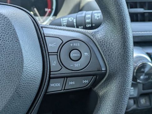 Used 2025 Toyota RAV4 XLE image 27