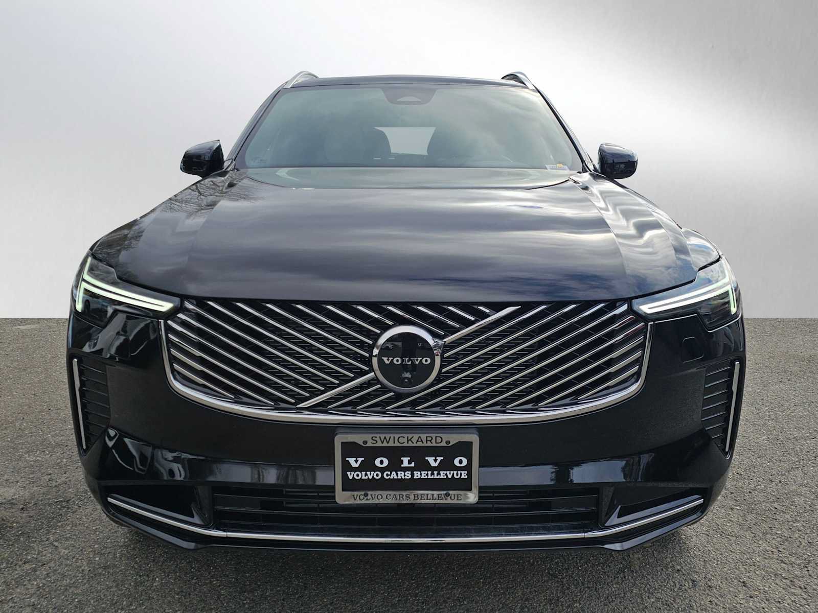 New 2026 Volvo XC90 T8 Plus w/ Protection Package AWD/4WD image 2