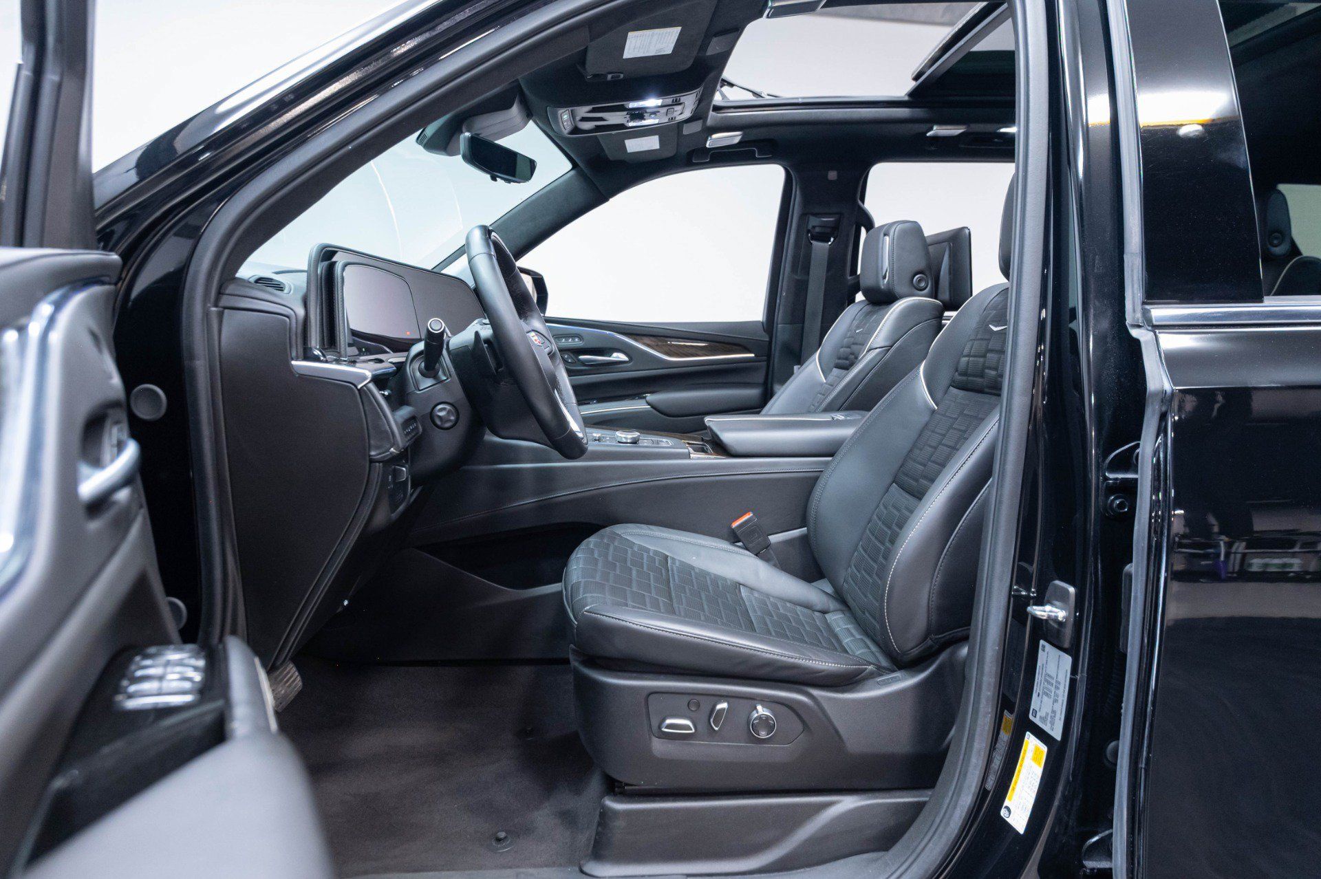 Used 2024 Cadillac Escalade Premium Luxury Platinum AWD/4WD image 9