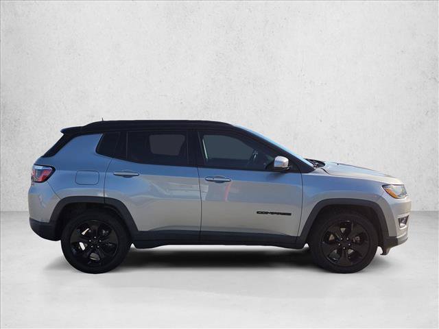 Used 2018 Jeep Compass Latitude w/ Popular Equipment Group FWD image 4