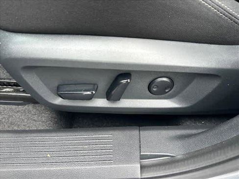 Used 2025 Nissan Rogue SV FWD image 15
