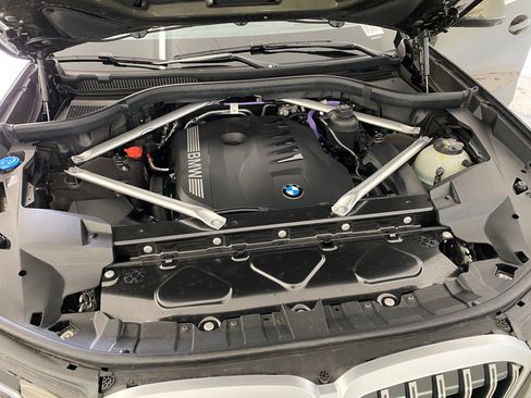 Used 2025 BMW X7 xDrive40i w/ Premium Package image 32