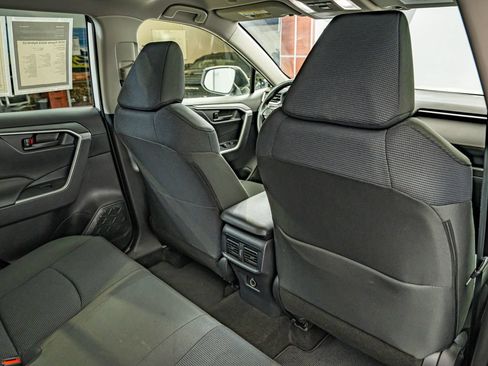 Used 2025 Toyota RAV4 LE AWD/4WD image 36