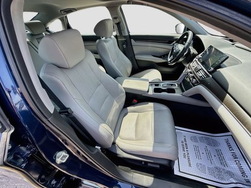 Used 2020 Honda Accord Touring image 32