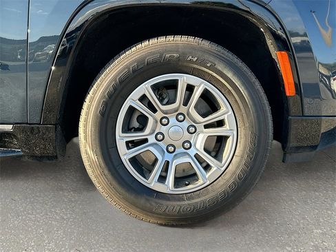 Used 2023 Jeep Wagoneer 4WD image 32