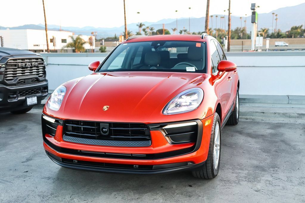 Used 2024 Porsche Macan AWD/4WD image 4