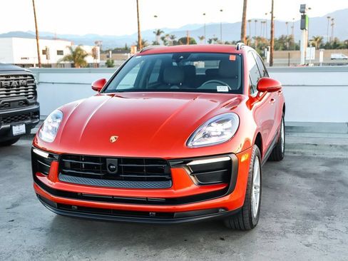 Used 2024 Porsche Macan AWD/4WD image 4
