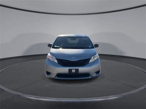 Used 2015 Toyota Sienna L image 3