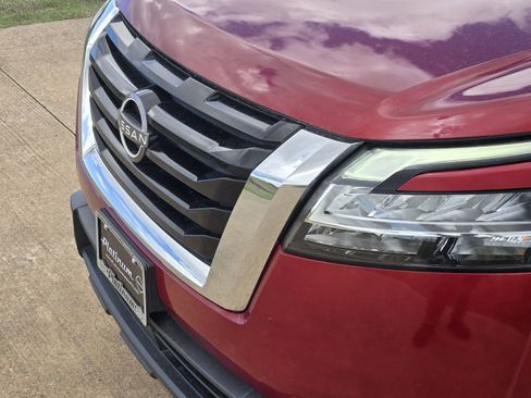 Used 2022 Nissan Pathfinder SV image 10