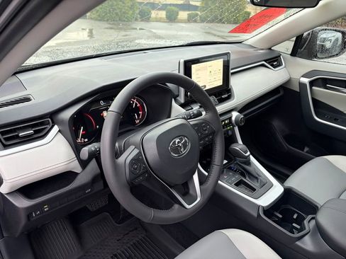 Used 2025 Toyota RAV4 XLE Premium image 14