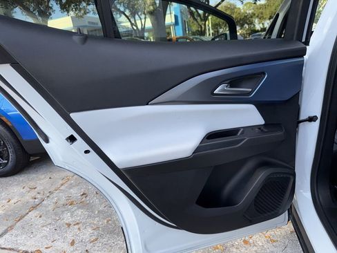 Used 2025 Chevrolet Equinox EV LT image 24