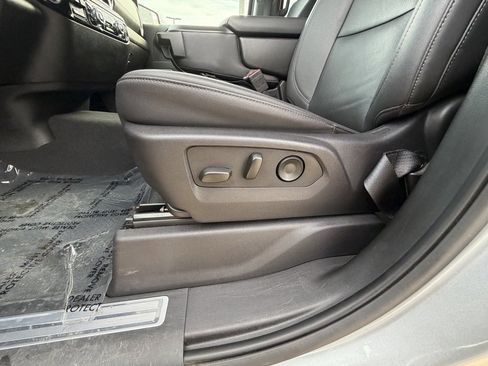 Used 2025 GMC Sierra 1500 SLT image 24