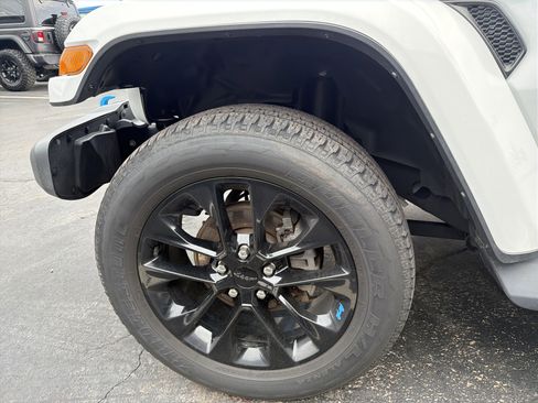 Used 2023 Jeep Wrangler Sahara w/ Cold Weather Group image 30