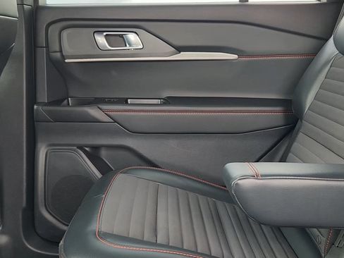 Used 2025 Ford Explorer ST-Line image 16