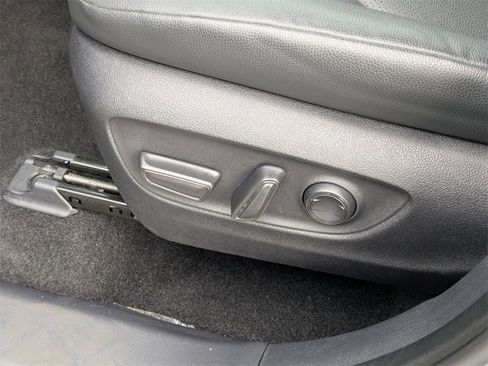 Used 2025 Toyota Grand Highlander AWD image 19