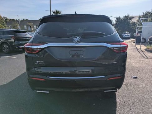 Used 2018 Buick Enclave Essence w/ Trailering Package FWD image 4