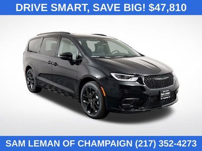 New 2026 Chrysler Pacifica Limited w/ S Appearance Package