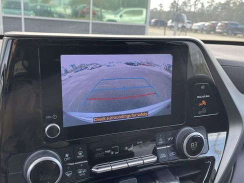 Used 2024 Toyota Highlander LE image 27