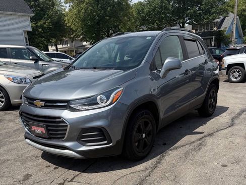 Used 2019 Chevrolet Trax LT w/ LT Convenience Package AWD/4WD image 2