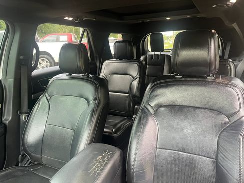 Used 2018 Ford Explorer Limited w/ Equipment Group 301A AWD/4WD image 13