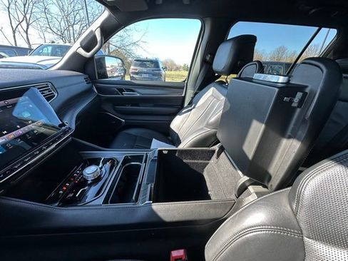 Used 2024 Jeep Wagoneer L Series III w/ Flexible Seating Group image 27