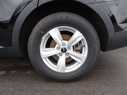 Used 2023 Kia Sorento LX image 27