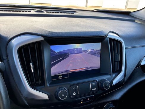 Used 2024 GMC Terrain SLT image 27