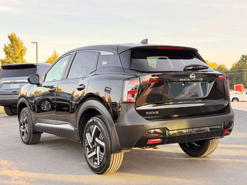 Used 2025 Nissan Kicks SV FWD image 15