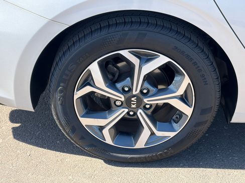 Certified 2021 Kia Forte LXS FWD image 10