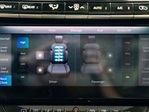 Used 2023 Jeep Grand Wagoneer 4WD w/ Flexible Seating Group image 22