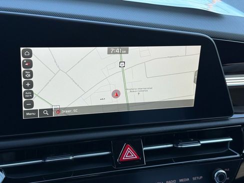 New 2025 Kia Niro SX Touring image 17