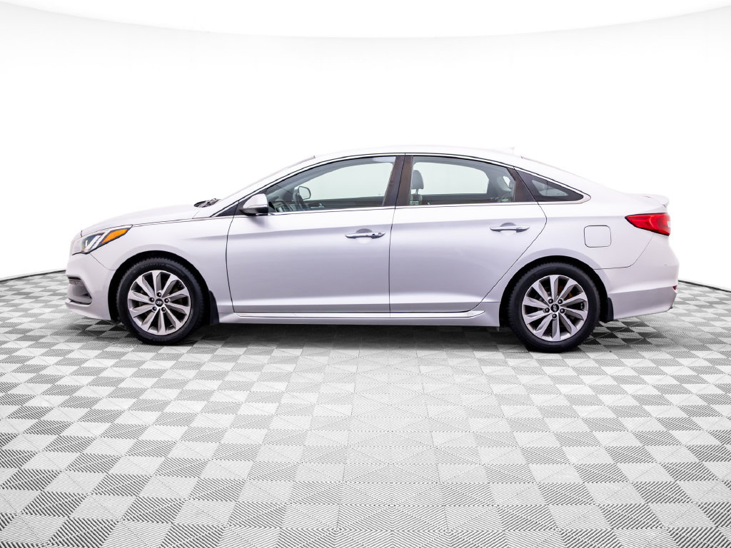 Used 2015 Hyundai Sonata Sport w/ Option Group 03 FWD image 2