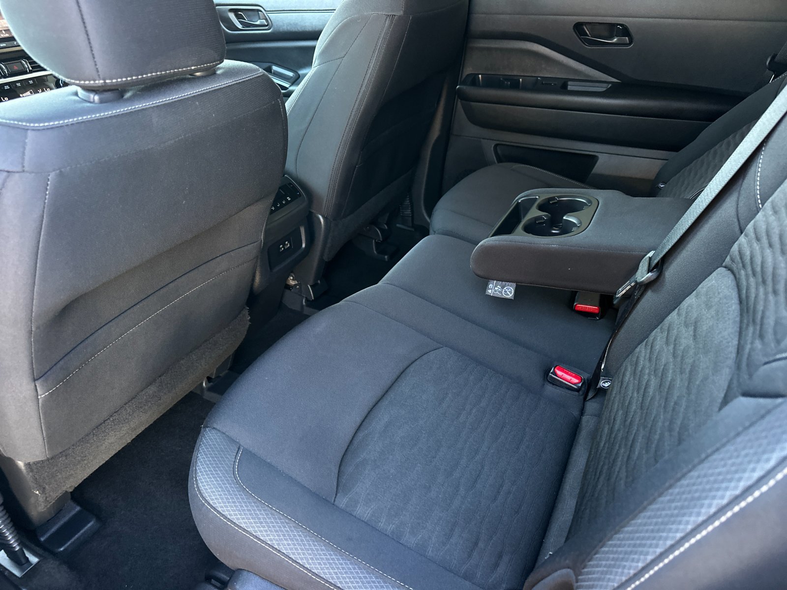 Used 2025 Nissan Pathfinder SV FWD image 11