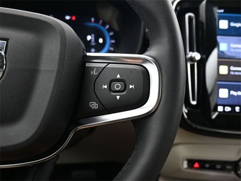 Used 2023 Volvo XC40 B5 Plus w/ Protection Package Premier image 22