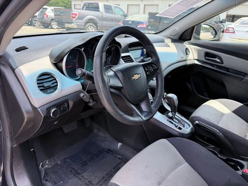 Used 2014 Chevrolet Cruze LS image 13