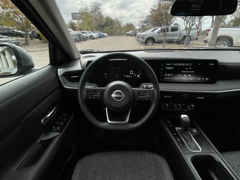 Used 2025 Nissan Kicks SV image 11