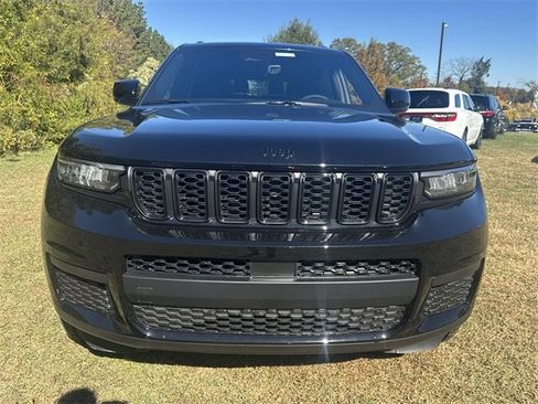New 2025 Jeep Grand Cherokee L Altitude image 14
