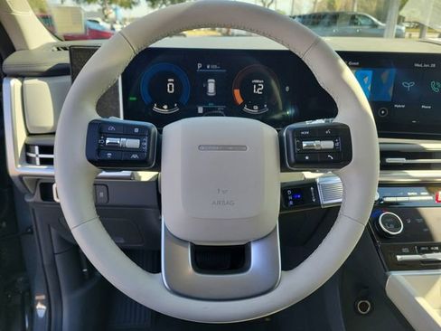 Used 2025 Hyundai Santa Fe SEL image 24