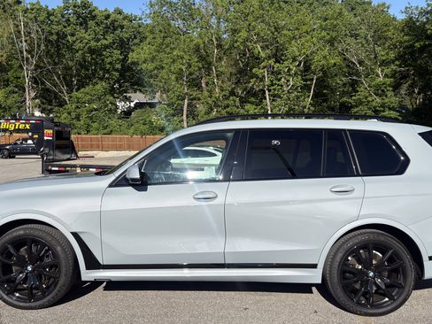 Used 2025 BMW X7 xDrive40i w/ M Sport Package AWD/4WD image 7